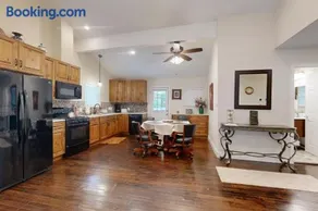 Charming East Austin 1br 1 Bedroom Home - Image 3