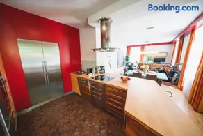 Appartement adapté aux familles avec terrasse, barbecue et jardin - Image 4
