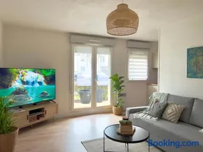 La Voulzie Appartement - Proche centre avec parking privé - Image 2