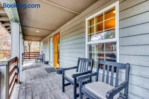 Westside Craftsman with private hot tub enclosed yard & jetted tub - Image 5