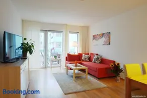 Apartment an der Uni mit Tiefgarage und Loggia - Image 1