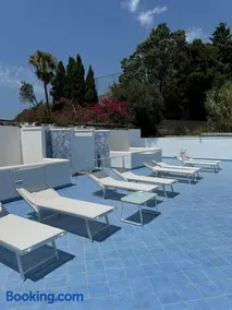 Omare Apartments - Image 1