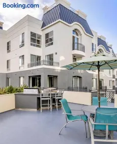 Spacious 2B 2B Apartment in Marina Del Rey with Pool - Image 3