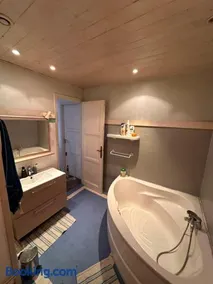 1950s designer apartment with terrace - Image 1