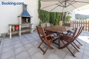 Casa Potelos by Concept Flats - Image 1