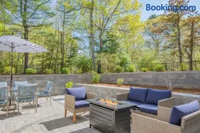 Relax at This Dog-Friendly Sandwich Retreat - Image 2