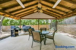 Luxury Retreat - Pool - Game Lounge - BBQ & Patio - Image 3