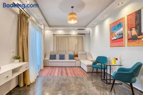 Travelholic AUC Residence - Image 1