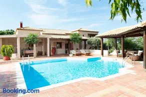 White sand Villa. Spacious villa with prive pool. - Image 1