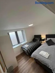 2 bed flat in the heart of Leek - Image 3