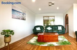 Beach House Opposite Ocean 4 Bed 2 Bathroom with pool - Image 5