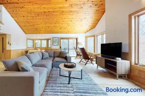 White Mountain Chalet - Image 1