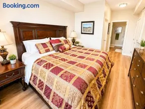Midterm rental Luxury Walnut Creek condo BART walk - Image 2
