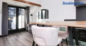 Coach House - Image 4
