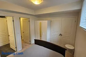 Entire 2 Bedroom Townhouse in Toronto - Image 1