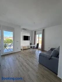 La Plaza Apartments - Image 1