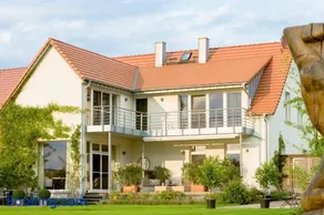 Ferienhaus Peeneblick - exklusives Traumhaus in Direktlage am Wasser mit Bootssteg und Aussensauna - Image 4