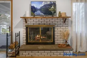 3BR/2BA Lakehouse 10 min to town - Image 3