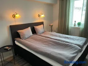 Jättefin lägenhet mellan staden och fjället - Image 1
