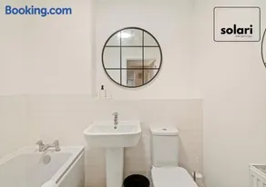Lavish 2-Bedrooms - Contractors and Relocators Apartment, 30-Percent-Off on Monthly Stays - Free Multiple Parking Spaces - Sleeps 4 - Fast Speed Wi-Fi, Streaming Services included - Close to A1 - Image 5
