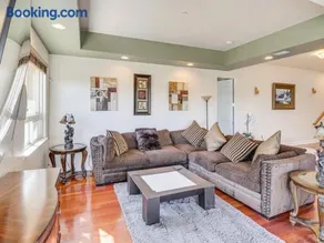 3BR Mountain Retreat with 2 Executive Suites & Scenic Views Sleeps 6 - Image 3