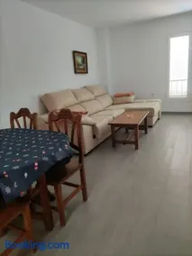 Apartamento reformado con piscina y vistas - Image 5