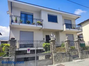 Stone Way Apartment - Image 1