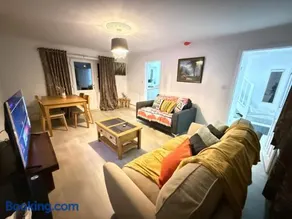 Comfy, king bed families & Contractors welcome - Image 3