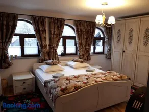 Feel Free House - Image 1