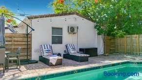 Pool House in Fort Lauderdale - Image 3
