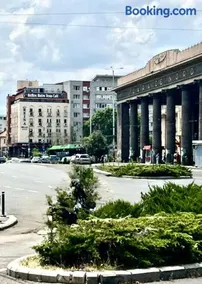 Hotel Reina - Image 1