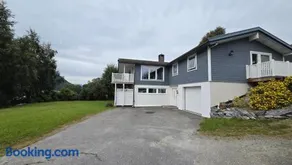 Fjordside Apartment - Image 2