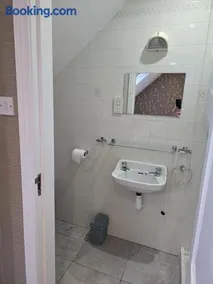 Cope House Rooms - Image 3