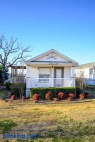 CrossTimbers Marina and Cottages - Image 1