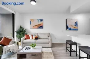 Best Location 2 bedrooms 2 bathrooms - Image 2