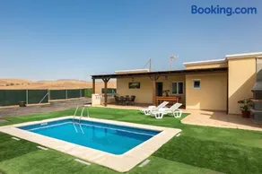 Ruhige Villa Ralue mit Pool, Terrasse und Garten - Image 1