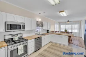 Bayview Coastal Home - Steps to Shore & Free Parking - Image 5
