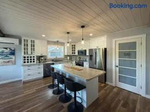 Riverside Retreat - Image 4