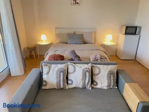 Cozy Riverfront Living, 5-Min Walk To Riverside Train - Image 1