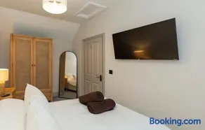 Luxury two bed inc hot-tub and Free Parking - Image 4