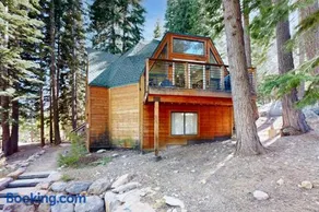 Dog-friendly escape with central AC and fireplace - Recreation Center & Beach Club - Image 1
