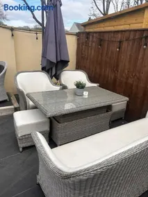 Sleeps 7, entire apartment,with restaurant next door - Image 4