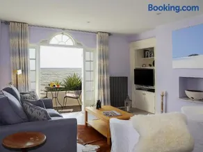 Seashore Apartment - Image 3