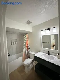 Next Getaway Home-3 Rooms, 4 Bed, 2 Bath, Backyard - Image 2