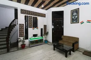 OYO Home Laxmi Inn Near Indira Nagar Metro Station - Image 1