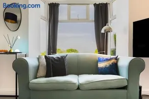 Luxury 2BR House, Great for Families, Sleeps 4! - Image 4