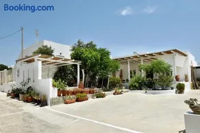 Cristina's House, Elegant Boho residence walk to Adamas Port - Image 5