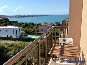 Luna Seaview Apartment - Image 4