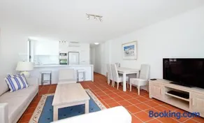 Fairshore 38 Beachfront Balcony - Image 4