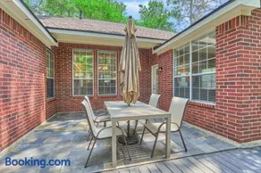 Woodlands Grand 3BR Cozy House - Image 5